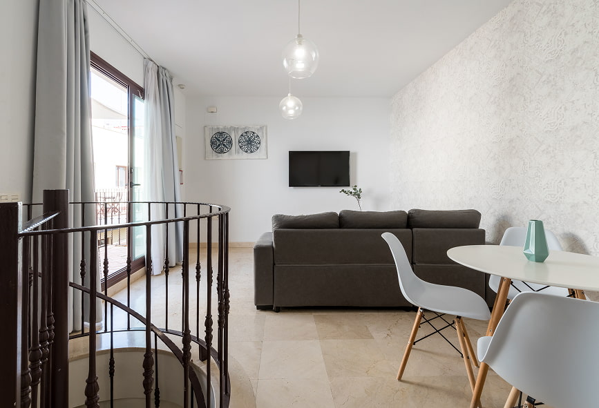 Dúplex de 2 quartos com terraço | Sala Sala com acesso ao amplo terraço dos apartamentos