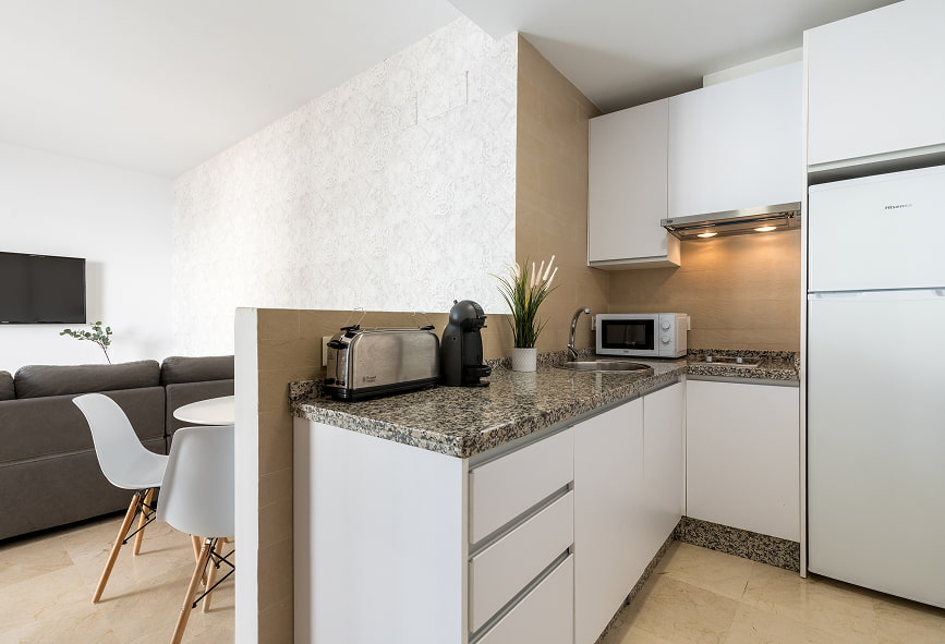 Dúplex de 2 quartos com terraço | Cozinha Cozinha com micro-ondas, torradeira, máquina de café, fogão e frigorífico