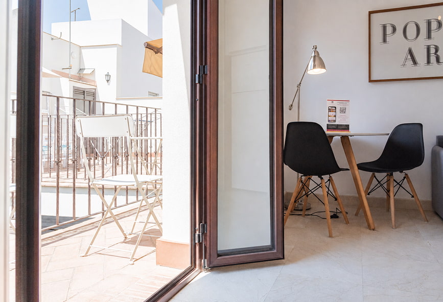 Duplex com Varanda | Varanda Saída para a varanda a partir da sala do apartamento